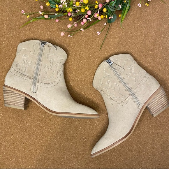 Dolce Vita Solow Western Booties Size 7.5 Beige Dune Suede - Picture 14 of 14